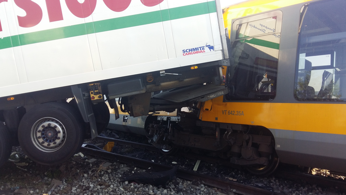 Zrážka vlaku s kamiónom. 