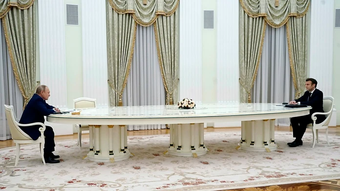 Stretnutie Macrona a Putina v Moskve