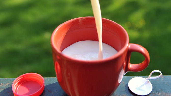 Trvanlivé mlieko vydrží aj rok, znovu sa ale nezlieva do kadí a neprevára.