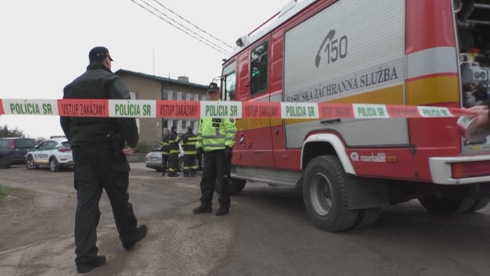 Záchranné zložky na mieste činu.
