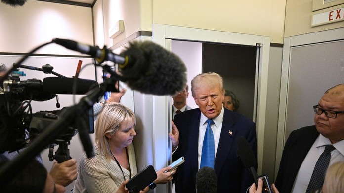 EÚ kritizuje Trumpa za označenie, že Zelenskyj je diktátor: Na rozdiel od Ruska je Ukrajina demokraciou