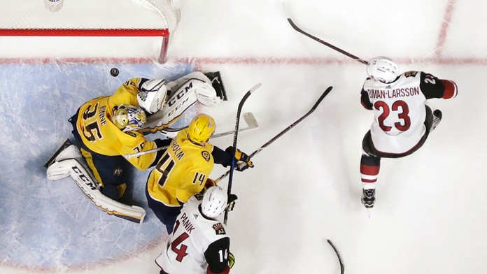 Bezpečnostné zložky zasahujúce na ruskej škole. 