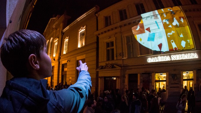 Uprostred inštalácia od BN Label - MrakoDrap.