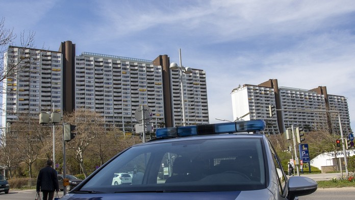 Vo Viedni vyčíňa sériový vrah. Na konte má už dve obete, tretia útok prežila