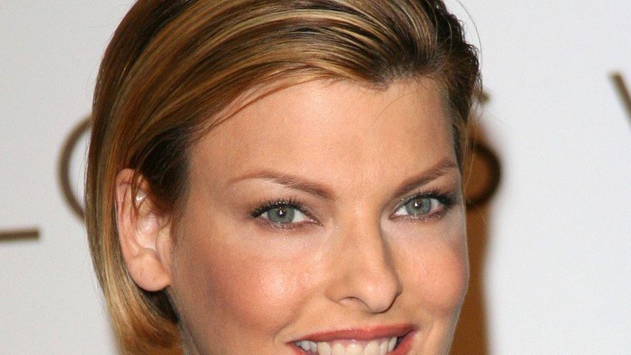 Jedna z najkrajších modeliek je na nespoznanie. Pribratá a opuchnutá