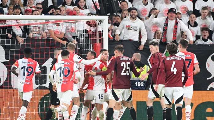 Haraslín opäť vymyslel gólovku, pražské derby však ukoristila Slavia. Sparte sa vzdialila vedúca priečka