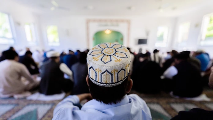 Blíži sa nezvládnuteľná katastrofa. Deti bežne nosia nože, celé rodiny podporujú Islamský štát, varuje berlínska charita