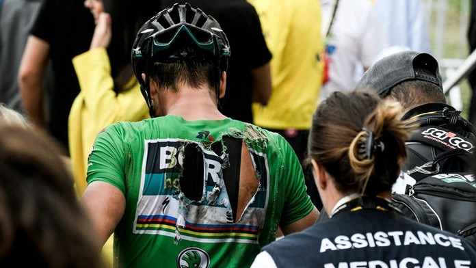 Peter Sagan utrpel v 17. etape Tour de France nepríjemný pád, odniesol si to chrbát. 