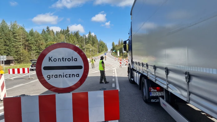 Komplikácie pre vodičov. Hraničný priechod na sever Slovenska náhle obojsmerne uzavreli