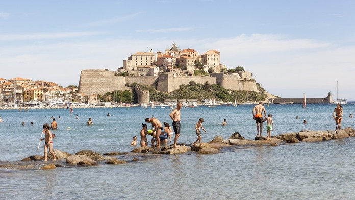 Turisti na dovolenke (ilustračná snímka)