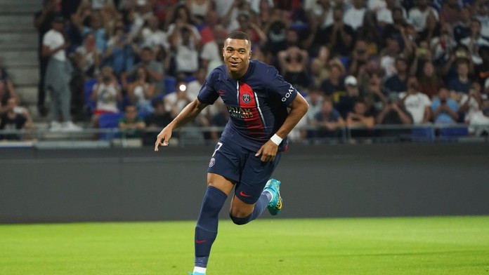 PSG uspel na trávniku Lens a upevnil si post lídra. V zápase nenastúpil zranený Škriniar