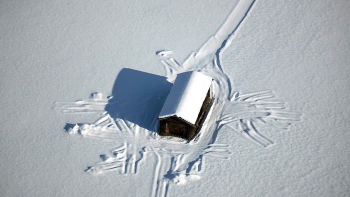 Edin Džeko z AS Rím oslavuje gól na pôde Frosinone.