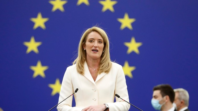 Za novú šéfku Európskeho parlamentu zvolili maltskú europoslankyňu Robertu Metsolovú.