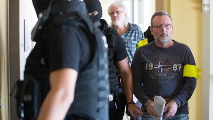 Róbert Lališ, prezývaný Kýbel a za ním Ivan Cupper, prezývaný Vincko.