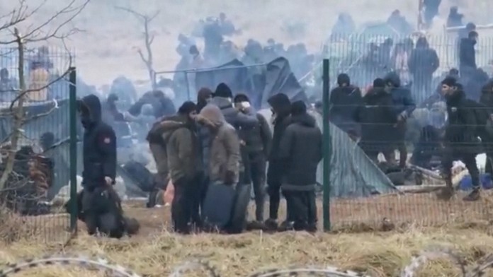 Migranti na východe Európy si našli nové trasy.