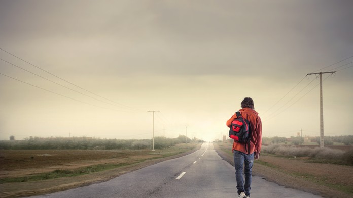 Muž na ceste- ilustračná snímka.