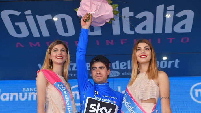 Mikel Landa v modrom drese pre najlepšieho vrchára.