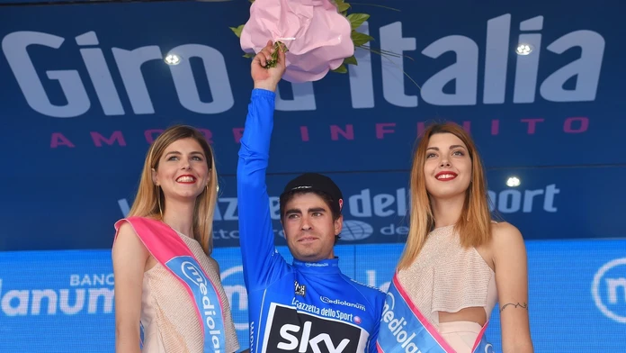 Mikel Landa v modrom drese pre najlepšieho vrchára.