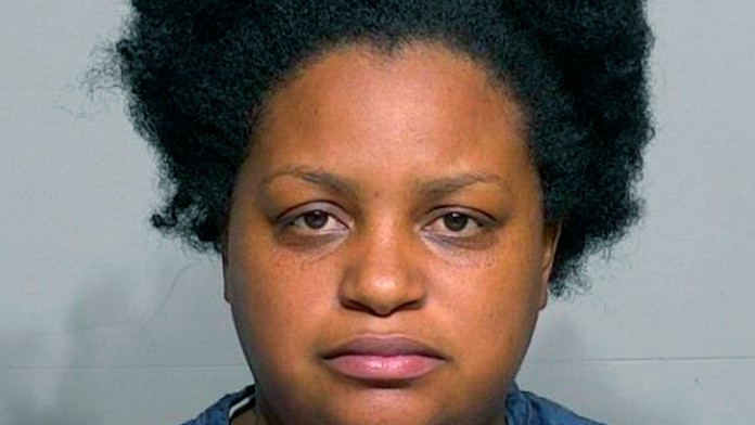 Seray Kaya s fotkou otecka na mobile