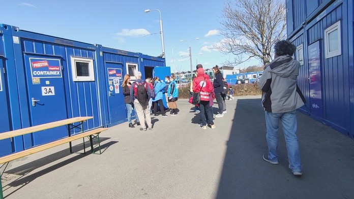 Záujem o očkovanie je minimálny, kraje zatvárajú centrá. Ani prichádzajúci Ukrajinci sa do nich nehrnú