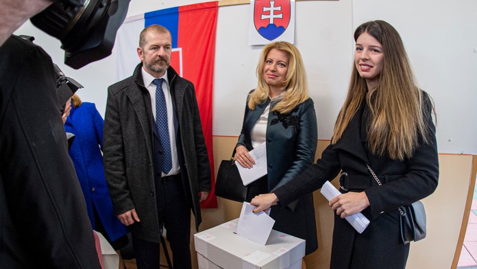 Referendum spojili s voľbami.