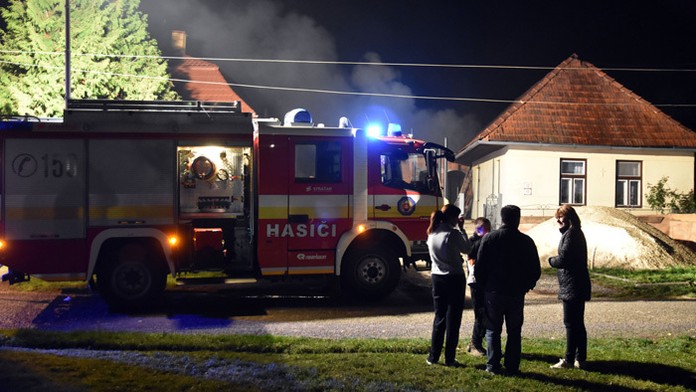 Požiar v Brezine likvidovali piati hasiči s dvomi vozidlami.