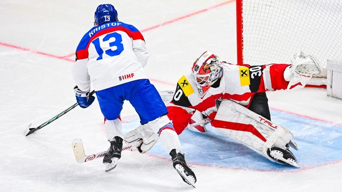 Ku kontroverzii, ktorá Slovákov stála body, sa vyjadril i ten najpovolanejší: Brankár Rakúska o svojom faule na Krištofa