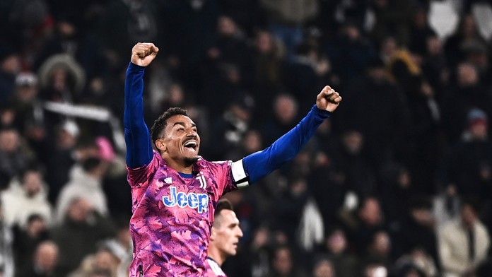 Krutý finiš pre Inter, nováčik mu skazil výhru v 93. minúte. Juventusu opäť stačil jeden gól