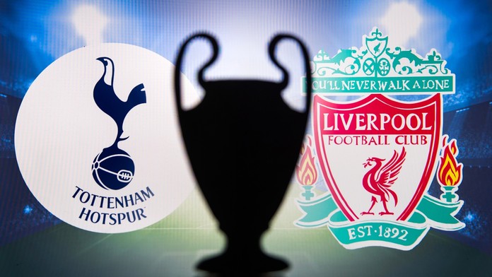 Cardi B sa vybrala na nákup iba v župane. 