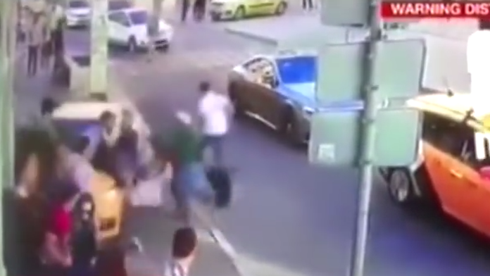 Taxikár zaspal za volantom.