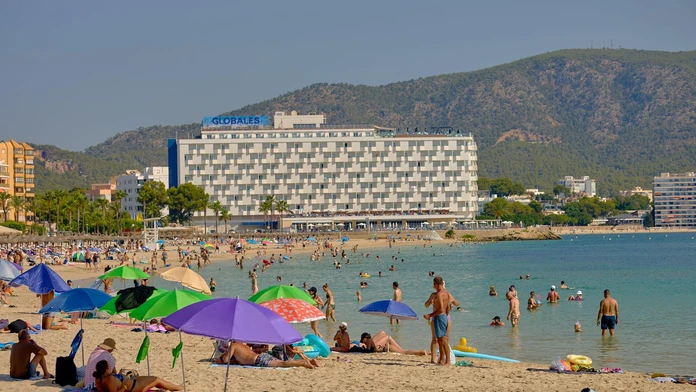 Na Malorke tiekla krv: Ľudia vyskakovali z mora, napádali ich rybky