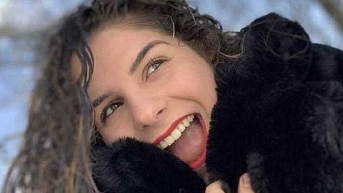 Geneva Woodová v objatí so svojou dcérou.