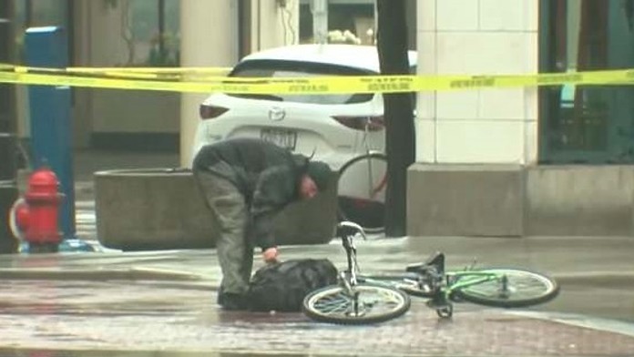 Cyklista prehľadával podozrivý ruksak