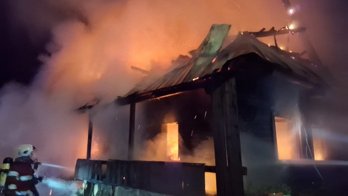 V Terchovej nadránom zhorela drevenica. Škodu vyčíslili na desiatky tisíc eur