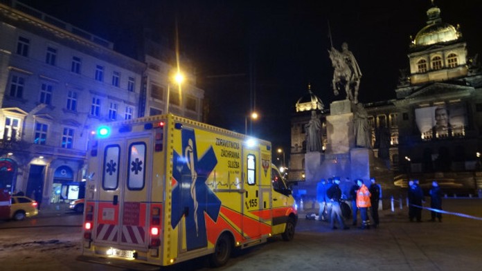 Na Václavskom námestí sa podpálil muž.