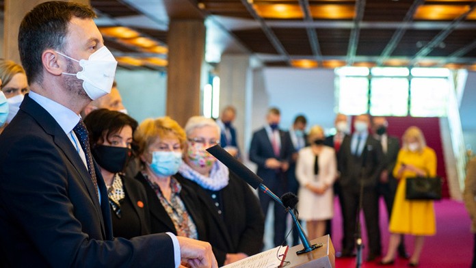 Premiér Eduard Heger.