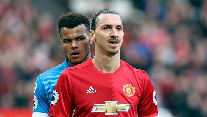 Tyrone Mings a Zlatan Ibrahimovič.