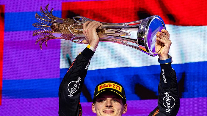 Chystá sa veľký transfer v F1? Nebudeme Maxa nútiť, aby tu bol len kvôli kusu papiera, vraví šéf Red Bullu