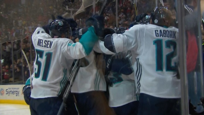 Rdosť hráčov Tímu Európy po postupe do finále SP.