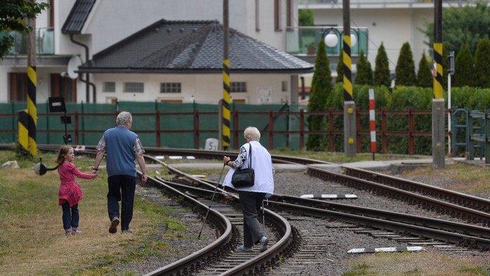 Pribúdajú tragické prípady. Železnice upozorňujú na nebezpečné hry detí na trati