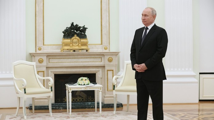 Putin s mierom na Ukrajine vyčkáva na budúceho prezidenta USA, tvrdí diplomat