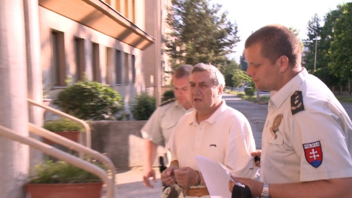 Za tmy vyšiel 63-ročný Dušan zo súdu voľný