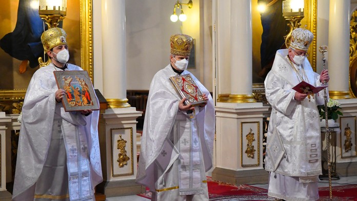  Na snímke vpravo prešovský gréckokatolícky arcibiskup metropolita Ján Babjak