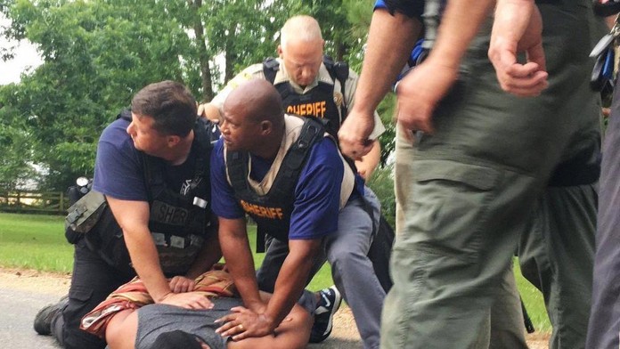 Muž zabil po spore s manželkou osem ľudí.