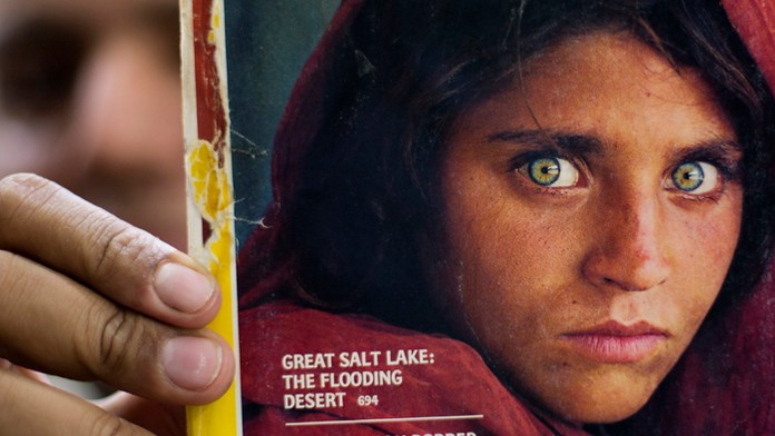 "Afganské dievča" z titulky National Geographic Šarbat Gulaová