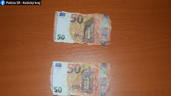 Muž platil na Zemplínskej šírave falošnými peniazmi zo spoločenskej hry. Na druhý deň ho zadržali