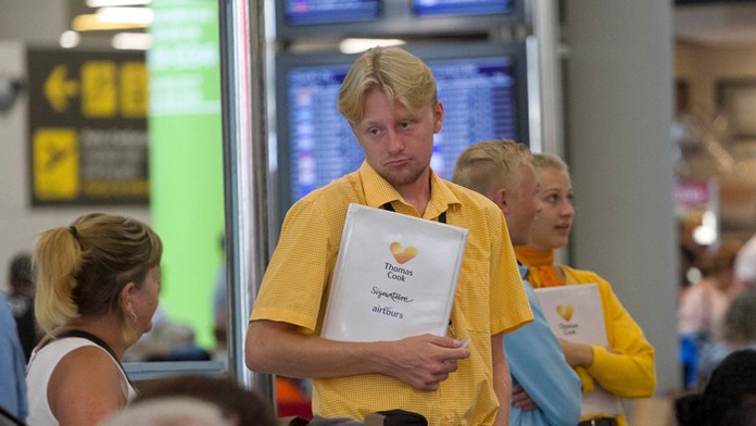 Pilot tímu F1 Toro Rosso Pierre Gasly pred tréningom na VC Singapuru.
