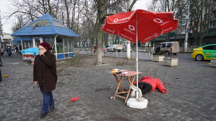 Rusi v predvečer Vianoc zabíjali v Chersone. Zelenskyj tvrdí, že pre potešenie a zastrašenie