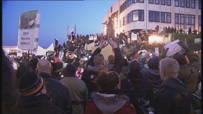 Protest Gorila pred parlamentom. 