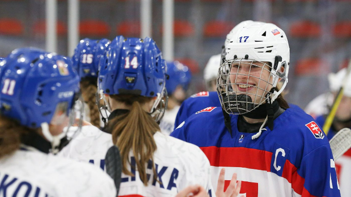 VIDEO: Pekný moment po zápase Sloveniek s Češkami. Dievčatá si spoločne zaspievali